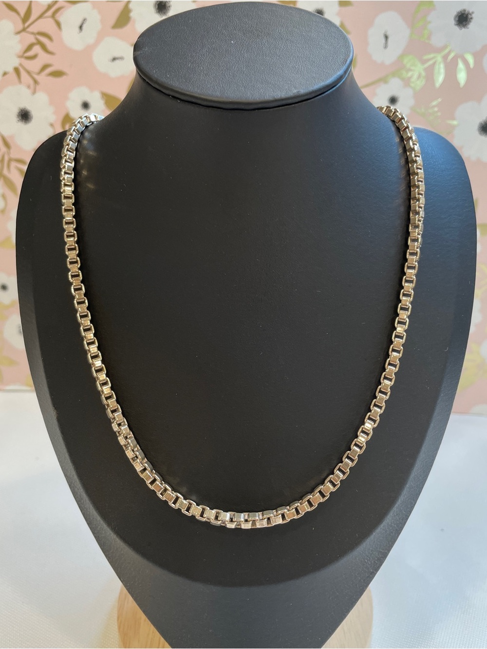 Tiffany & Co. 925 Sterling Silver  Venetian Link Chain Necklace 18"